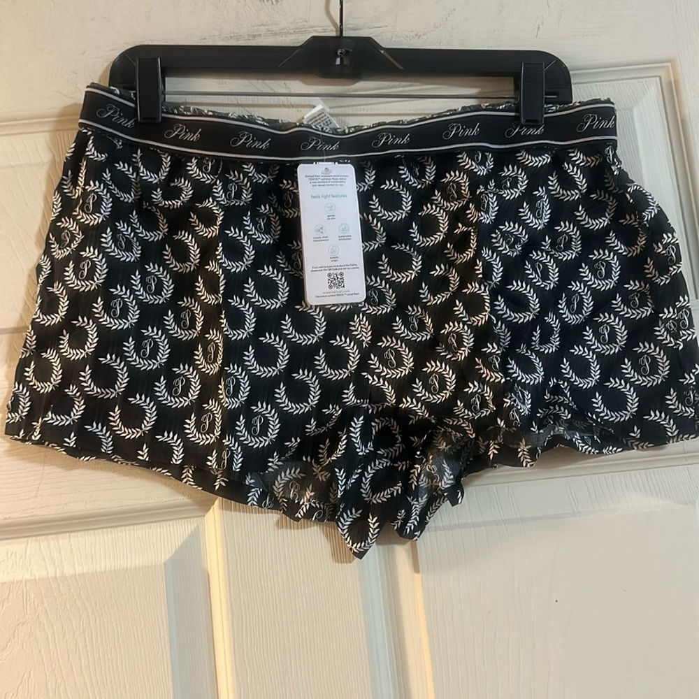 VICTORIA’S SECRET PINK SLEEP SHORTS: BLACK/LOGO PRINT: NEW WITH TAGS: SIZE L